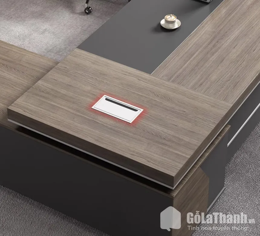 Toàn cảnh bàn làm việc giám đốc cao cấp đặt trong văn phòng