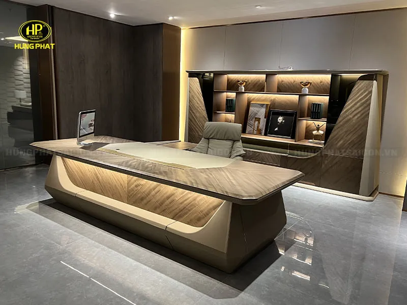 Bàn giám đốc CM-001 với gỗ Shadow Wood và da nubuck cao cấp