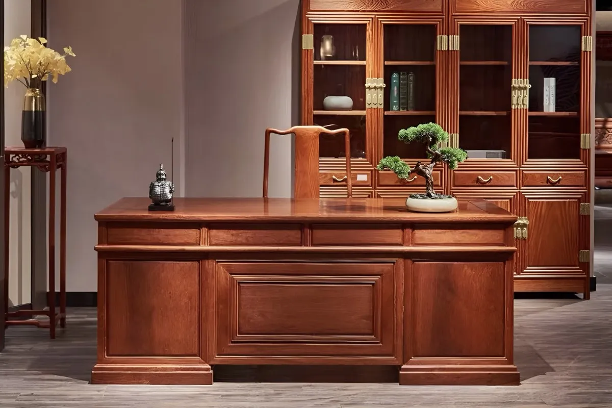 Bàn giám đốc gỗ hương có độ bền cao, giữ được vẻ đẹp lâu dài nên khá được ưa chuộng tại SMA Furniture