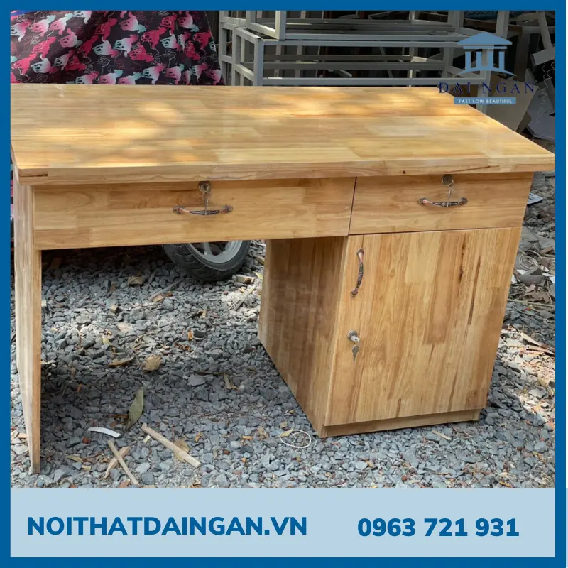 Bàn Giáo Viên Gỗ Tự Nhiên: 5 Yếu Tố Chọn Lựa Quan Trọng Nhất