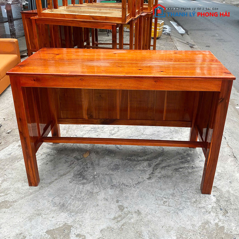 Bàn Giáo Viên Gỗ Tự Nhiên: 5 Yếu Tố Chọn Lựa Quan Trọng Nhất