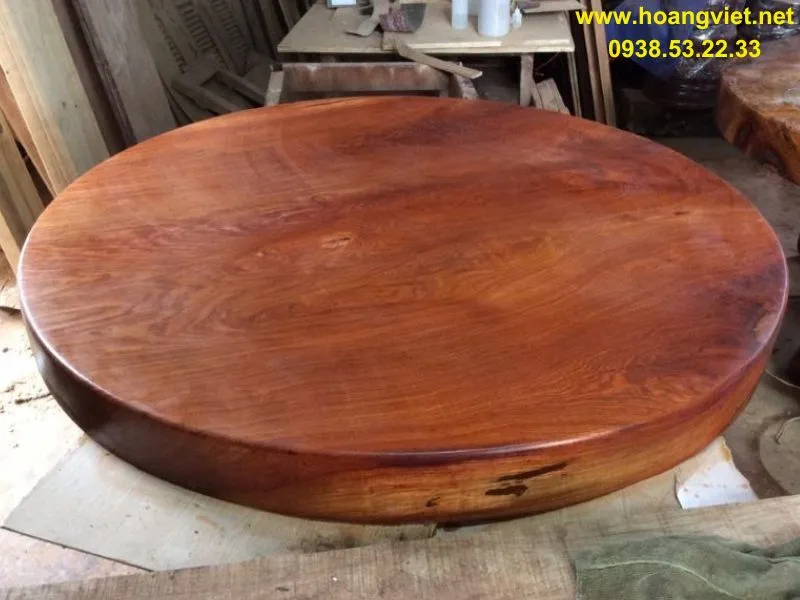 Bàn tròn gỗ hương nguyên khối nguyên tâm