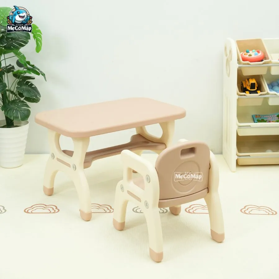 Cận cảnh chi tiết tựa lưng và tay vịn của ghế ngồi trẻ em Pakey 2in1