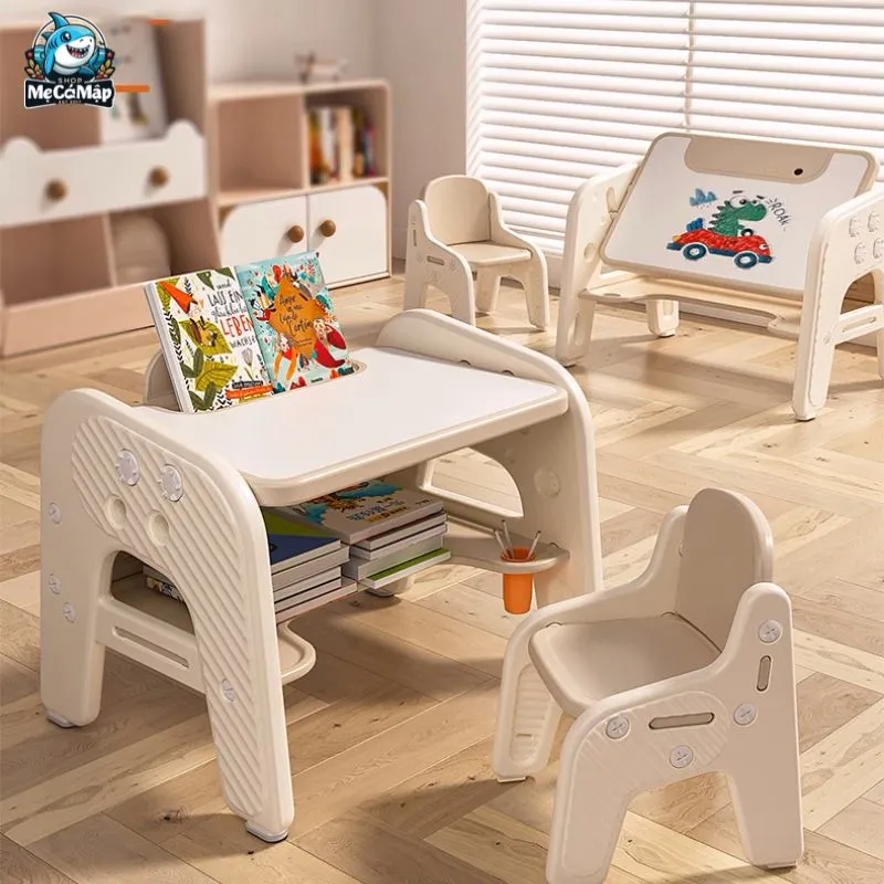 Bàn học thông minh có khả năng điều chỉnh độ cao và góc nghiêng mặt bàn