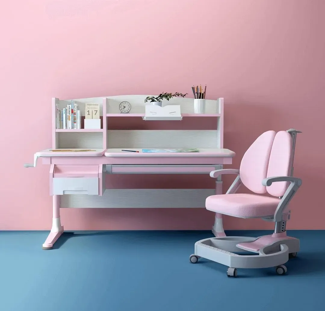 Bàn học có thể điều chỉnh độ cao theo độ tuổi của trẻ