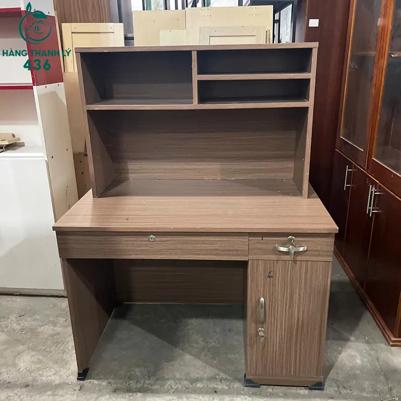 Bàn học sinh cũ 1m2x1m3 màu nâu kèm kệ tiện lợi