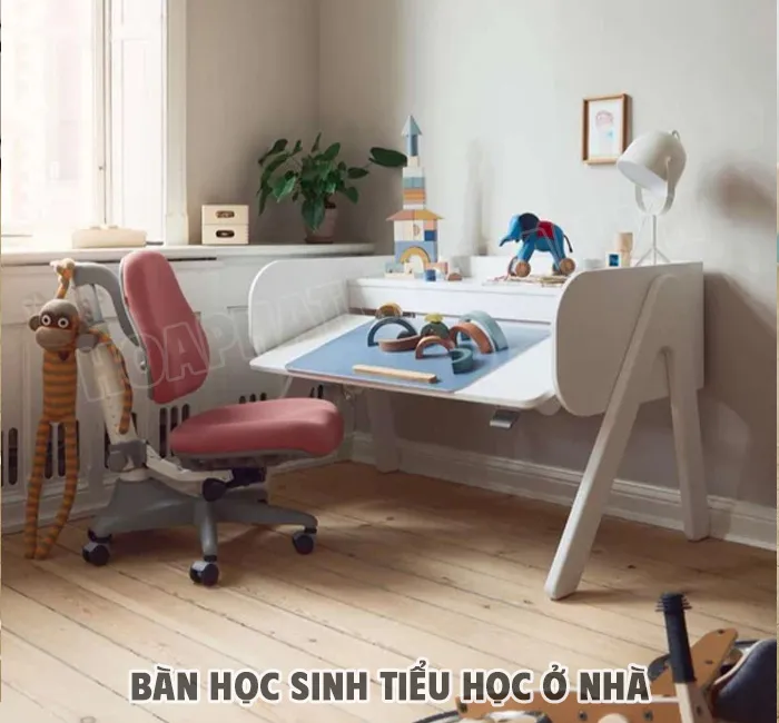 Tầm quan trọng của bàn học công thái học cho trẻ tiểu học