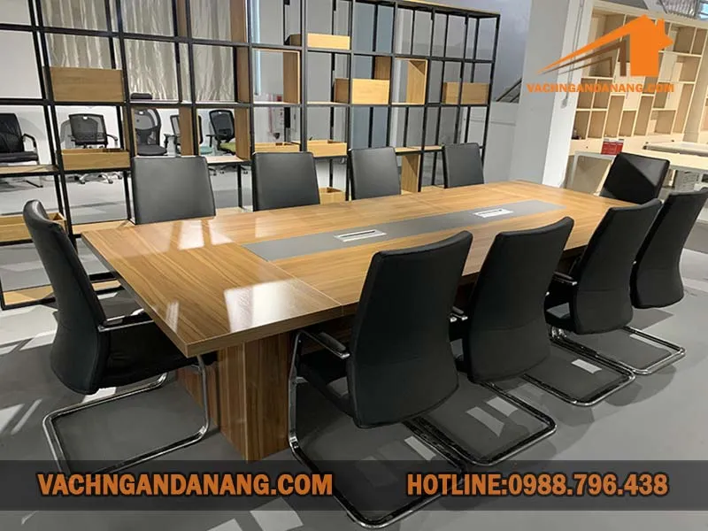 Bàn họp lớn chữ nhật cho không gian hội nghị tại Đà Nẵng