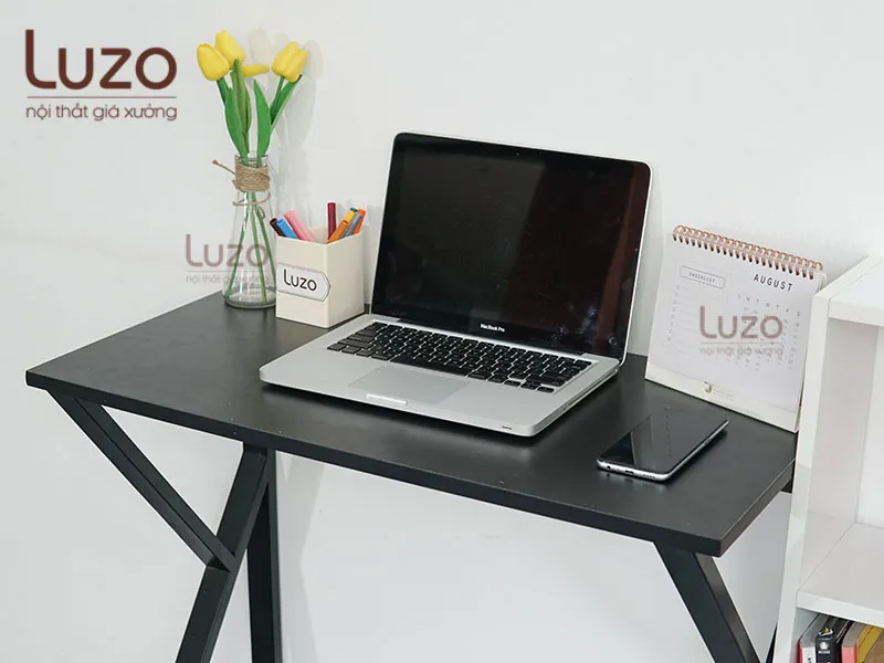 Hình ảnh chi tiết góc chân bàn học cho học sinh cấp 2 bằng sắt được sơn tĩnh điện chống trầy