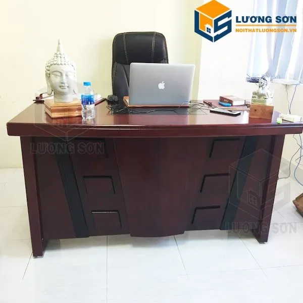 Bàn làm việc gỗ hương tự nhiên màu nâu đỏ nổi bật