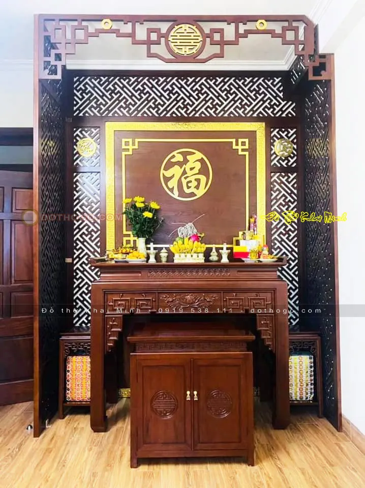 Bàn thờ chung cư nhỏ kết hợp vách phòng thờ chữ phúc