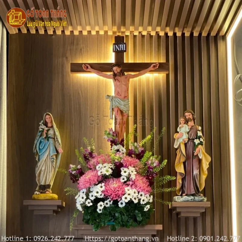 Bàn thờ Công giáo theo chiều rộng tường Bàn thờ Công giáo theo chiều rộng tường