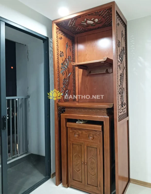 Bàn thờ đứng dáng hiện đại cho chung cư