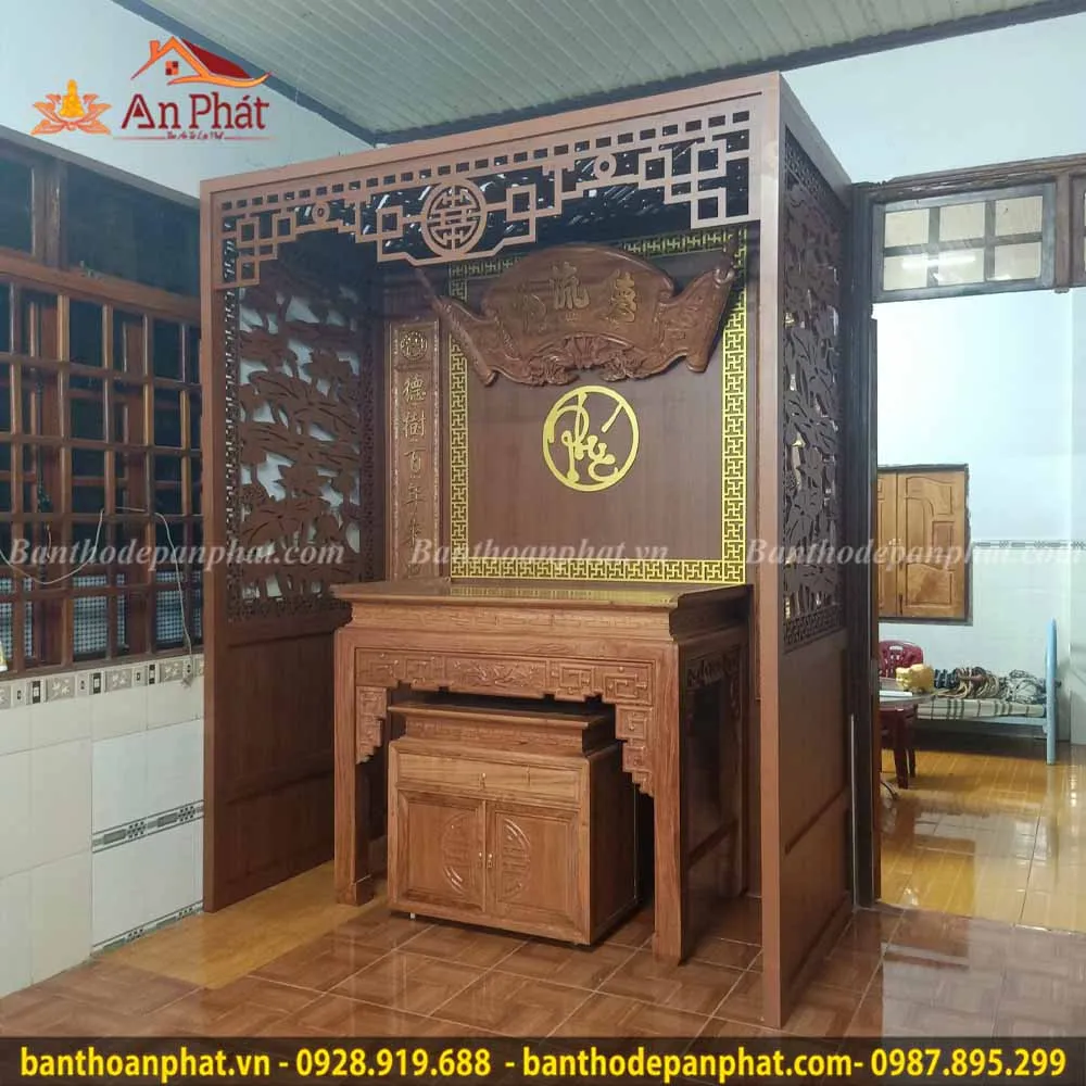 Bàn thờ gia tiên hiện đại có vách ngăn, giải pháp tạo không gian thờ cúng độc lập