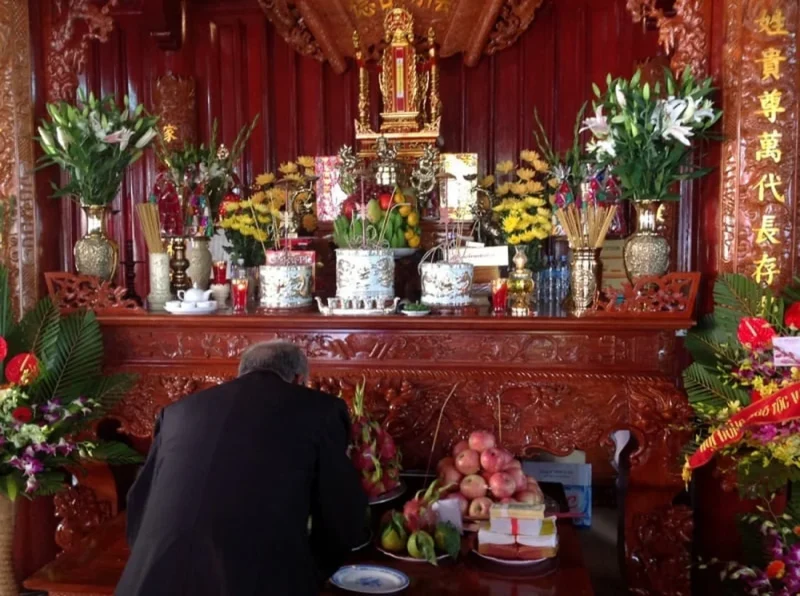 bàn thờ ngày tết miền bắc trong không gian nhà nhỏ cần bố trí gọn