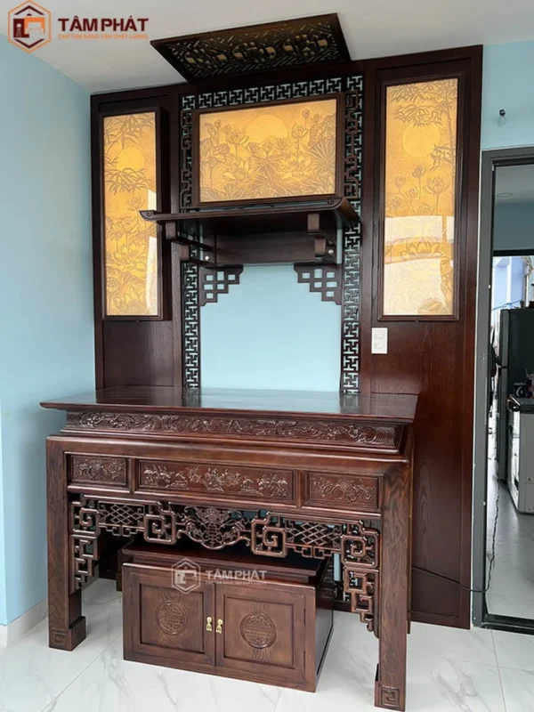 Bàn thờ ông bà tổ tiên được bày trí trang nghiêm bàn thờ ông bà tổ tiên được bày trí trang nghiêm