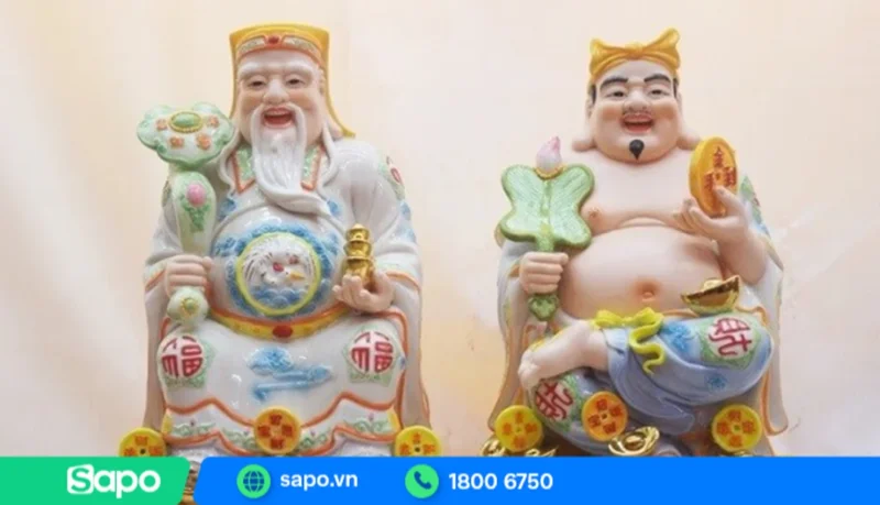 Tượng Thần Tài Ông Địa bằng sứ trên bàn thờ bàn thờ thần tài gồm những gì khi chọn tượng Thần Tài Ông Địa
