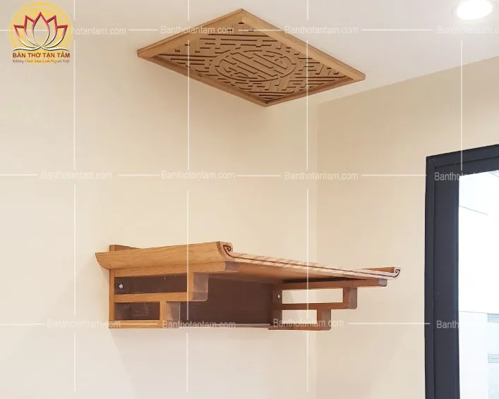 Bàn thờ treo gỗ mít có giá thành tương đối rẻ, phù hợp với đại đa số các gia đình