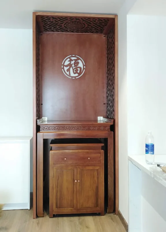Bàn thờ treo tường nhỏ gọn giải phóng diện tích sàn