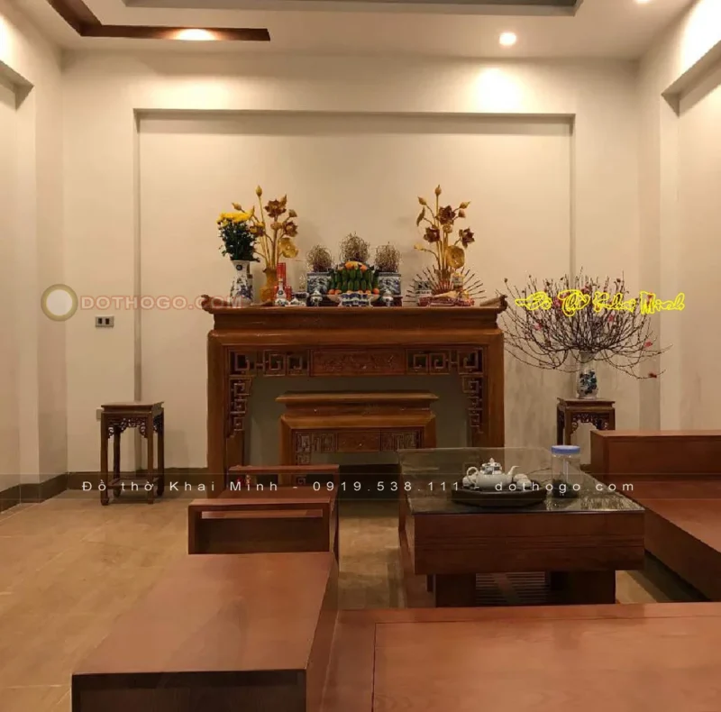 Bàn thờ treo tường nhỏ gọn hiện đại cho căn hộ chung cư