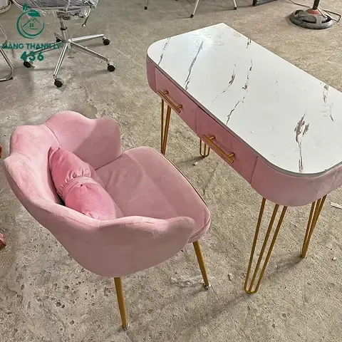 Chi tiết kỹ thuật và chất liệu gỗ sồi cao cấp làm bàn ăn