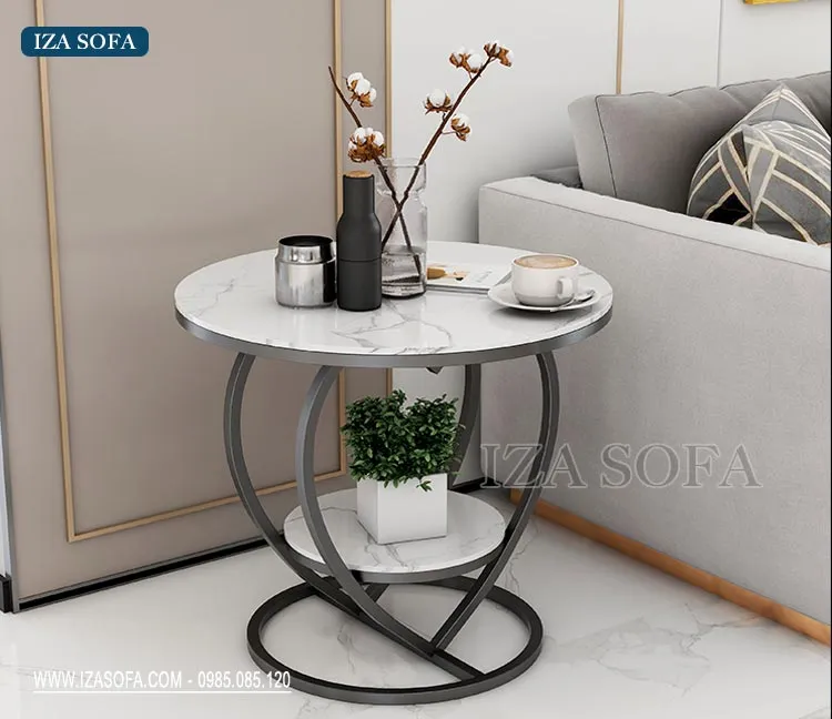 Bàn trang trí tiệc cưới đẹp lung linh với khung sắt mạ vàng