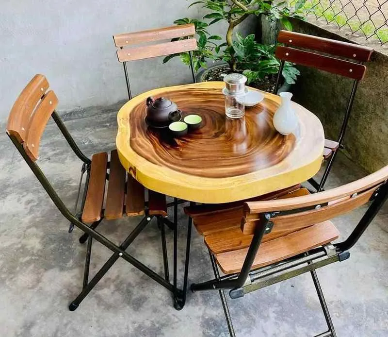 Bàn tròn gỗ tự nhiên