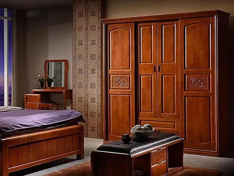 Tủ quần áo làm từ gỗ xoan đào với thiết kế cánh lùa tiện lợi, dễ sử dụng