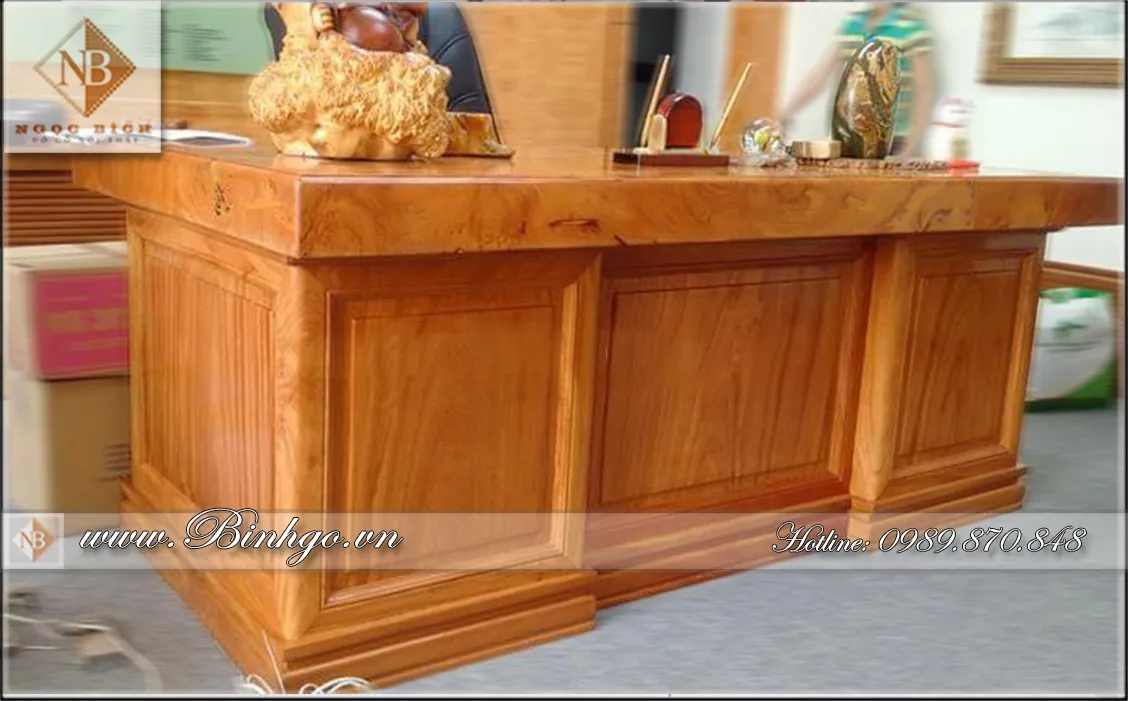 Bàn làm việc mặt bàn gỗ Gõ Đỏ nguyên khối kích thước Dài 193x cao 75x Rộng 81cm, thể hiện sự chắc chắn