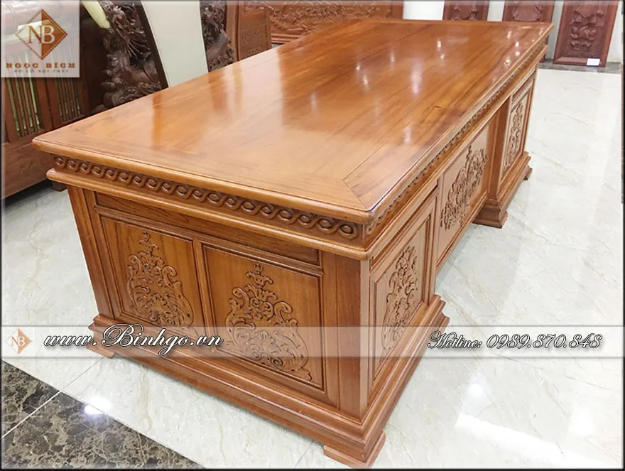Bàn làm việc lãnh đạo cơ quan nhà nước, được bày tại showroom Đồ Gỗ Ngọc Bích, Bình Gỗ