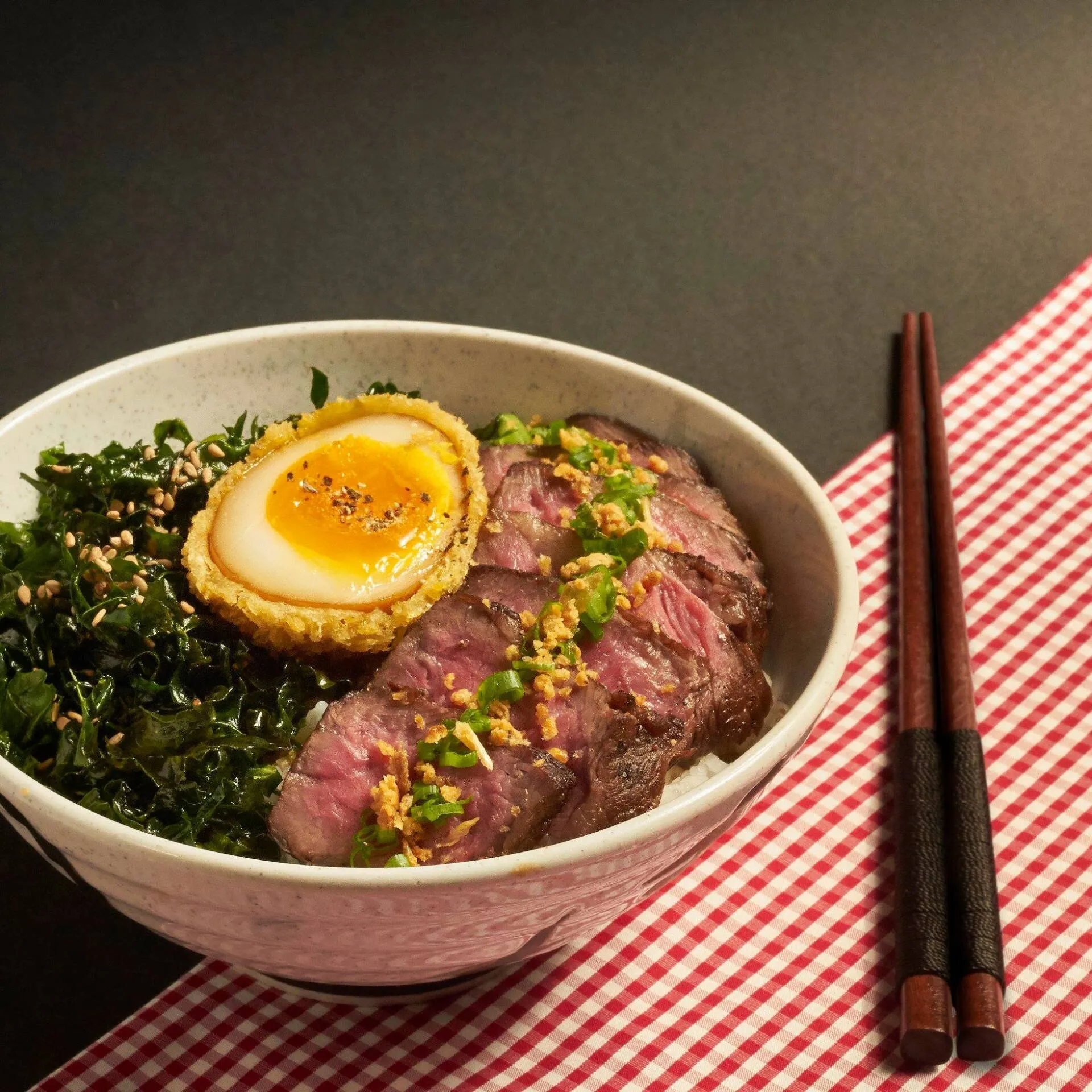 Mì sườn bò truffle với nước dùng đậm đà và nấm truffle thơm nồng