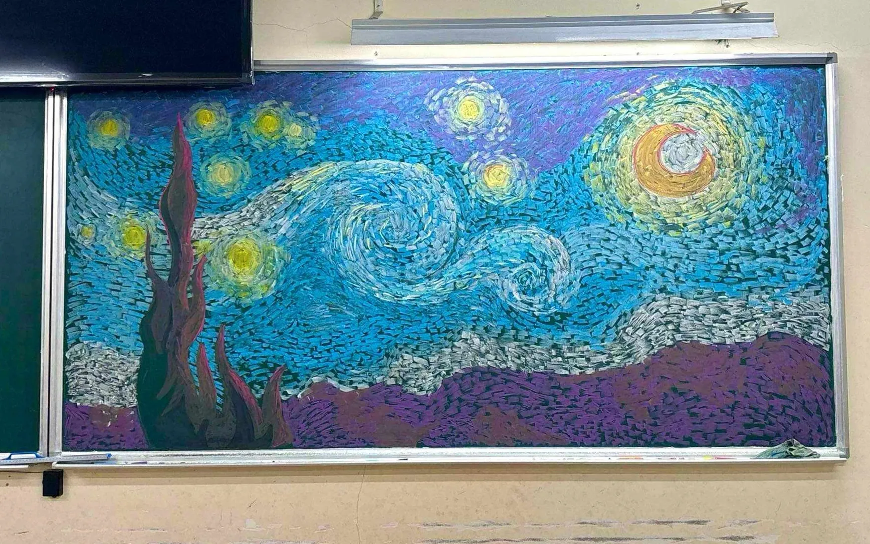 Bức tranh phấn màu tái hiện tác phẩm "Đêm đầy sao" do Anh Như thực hiện