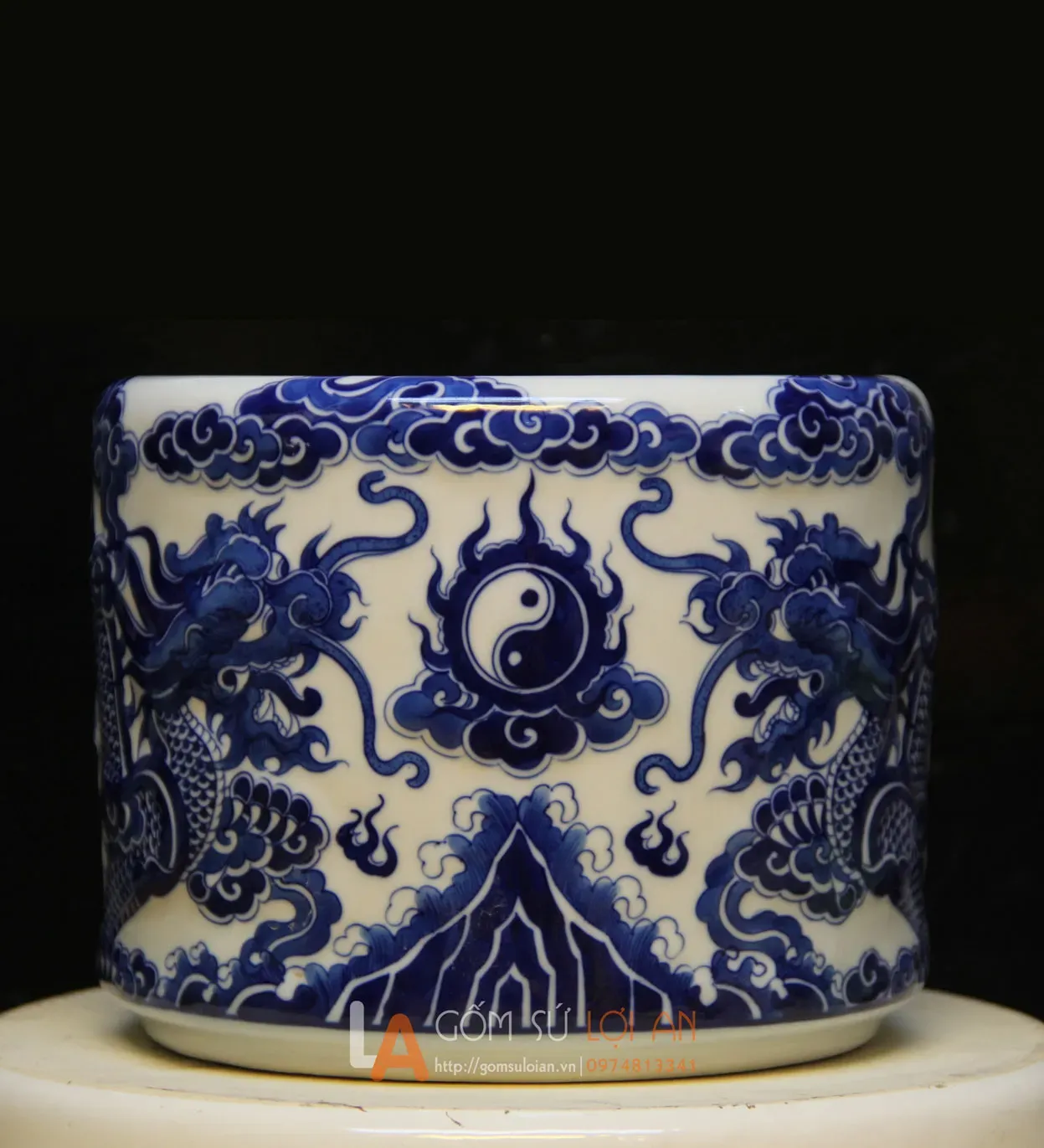 Kích thước Lỗ Ban của bát hương lớn, yếu tố cần chú trọng khi sắp xếp bàn thờ Thổ Công