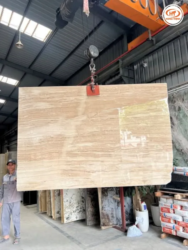 Giá đá vân gỗ tự nhiên phụ thuộc nhiều yếu tố