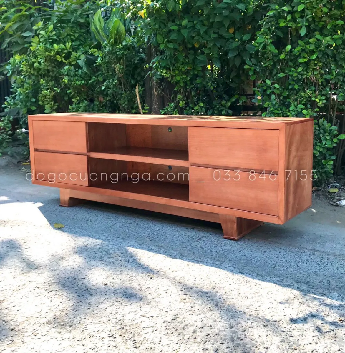 Kệ tivi gỗ xoan đào giá rẻ với kiểu dáng đơn giản