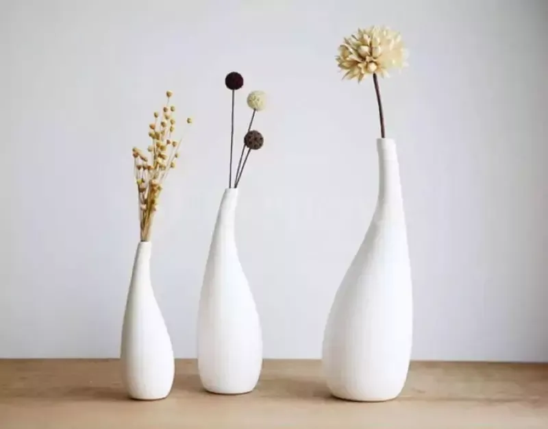 Bình gốm tối giản phù hợp phong cách Japandi hiện đại