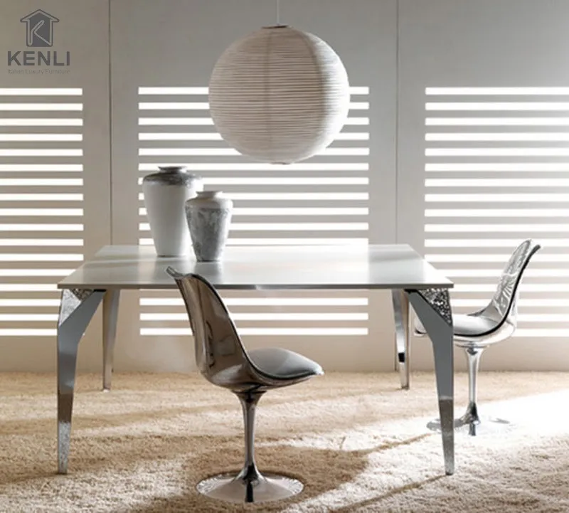 Bàn ăn chân kim loại bóng bẩy