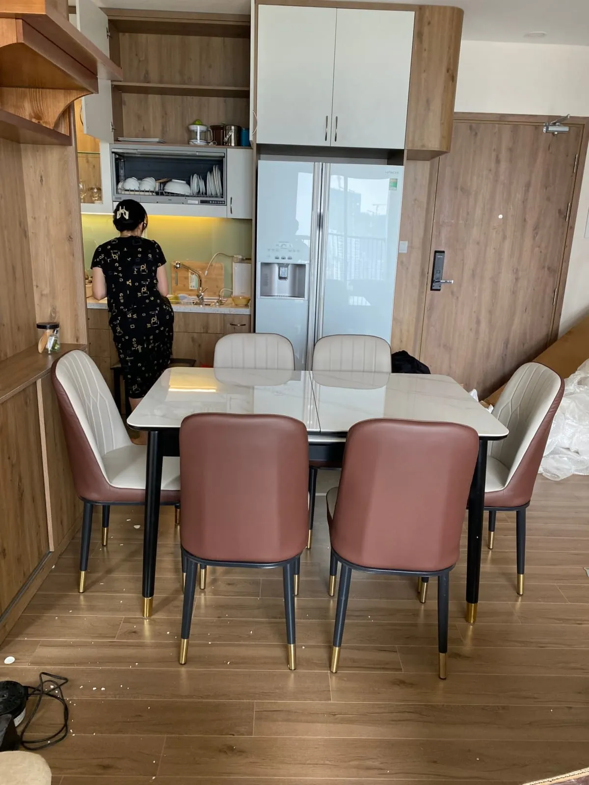 Bộ bàn ăn 4 ghế mặt đá kéo dài khi mở rộng hoàn toàn