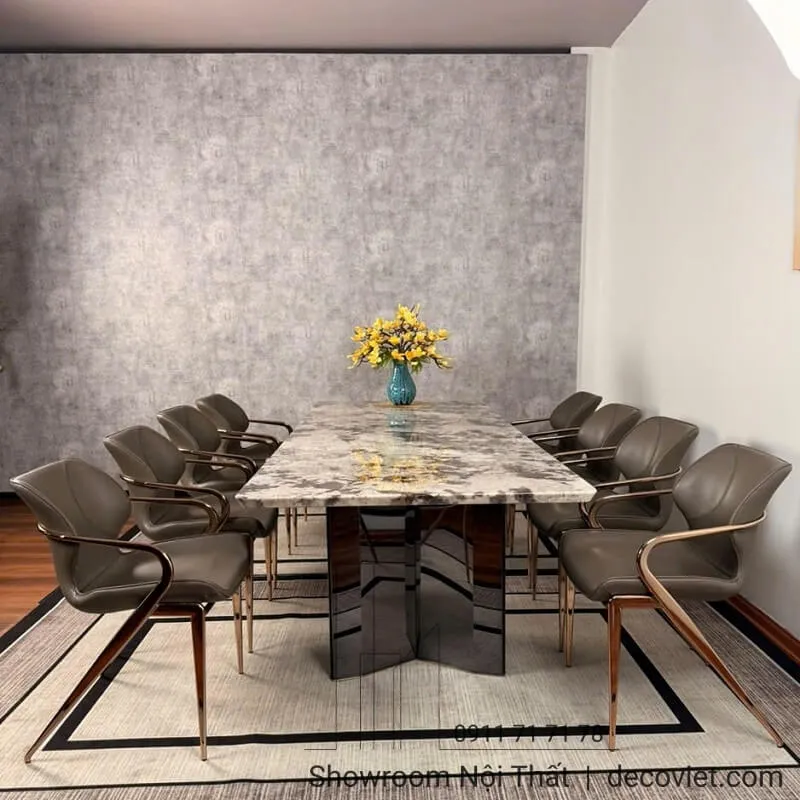 Bộ bàn ăn hiện đại với chân inox mạ vàng, thiết kế ghế bọc da sang trọng