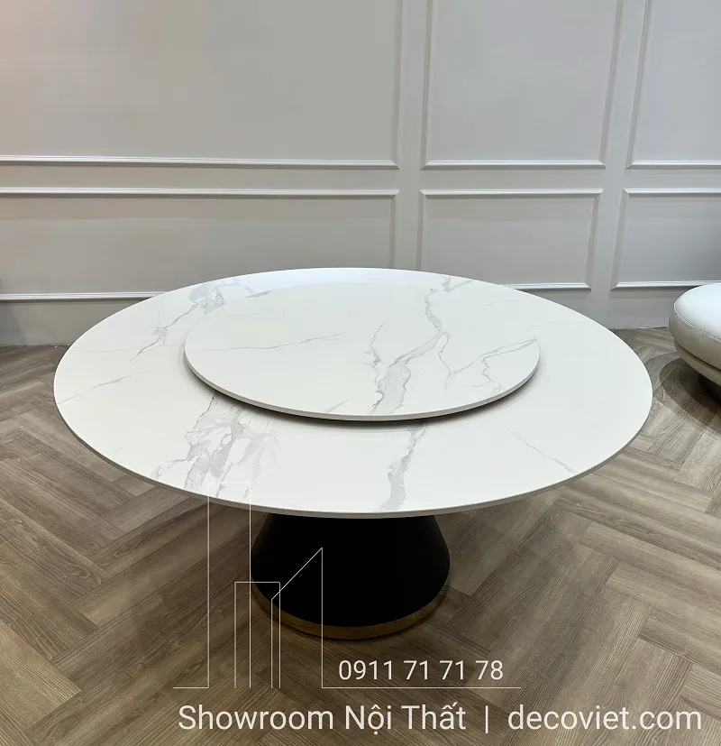 Bộ bàn ăn tròn 10 ghế mặt đá trưng bày trong không gian nhà mẫu