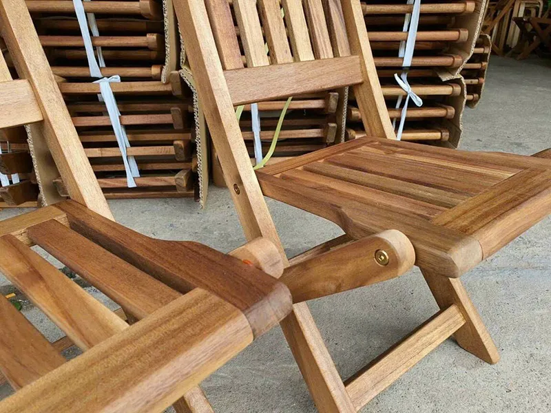 Bàn ghế gỗ gấp gọn được ưa chuộng trên thị trường cafe GC563