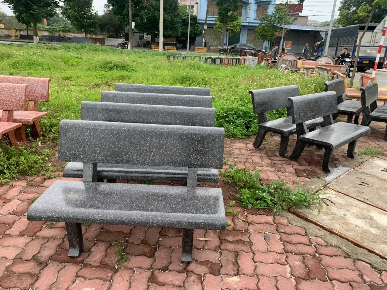 Ghế đá đơn ngoài trời màu đen