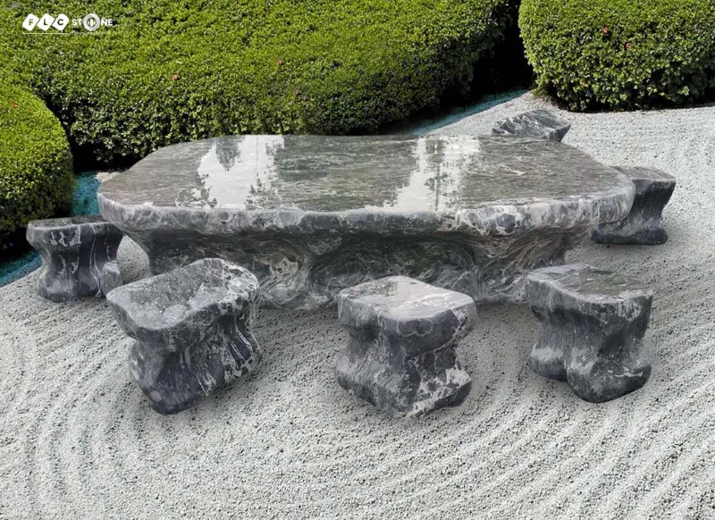 Sự độc đáo của bộ bàn ghế đá nguyên khối