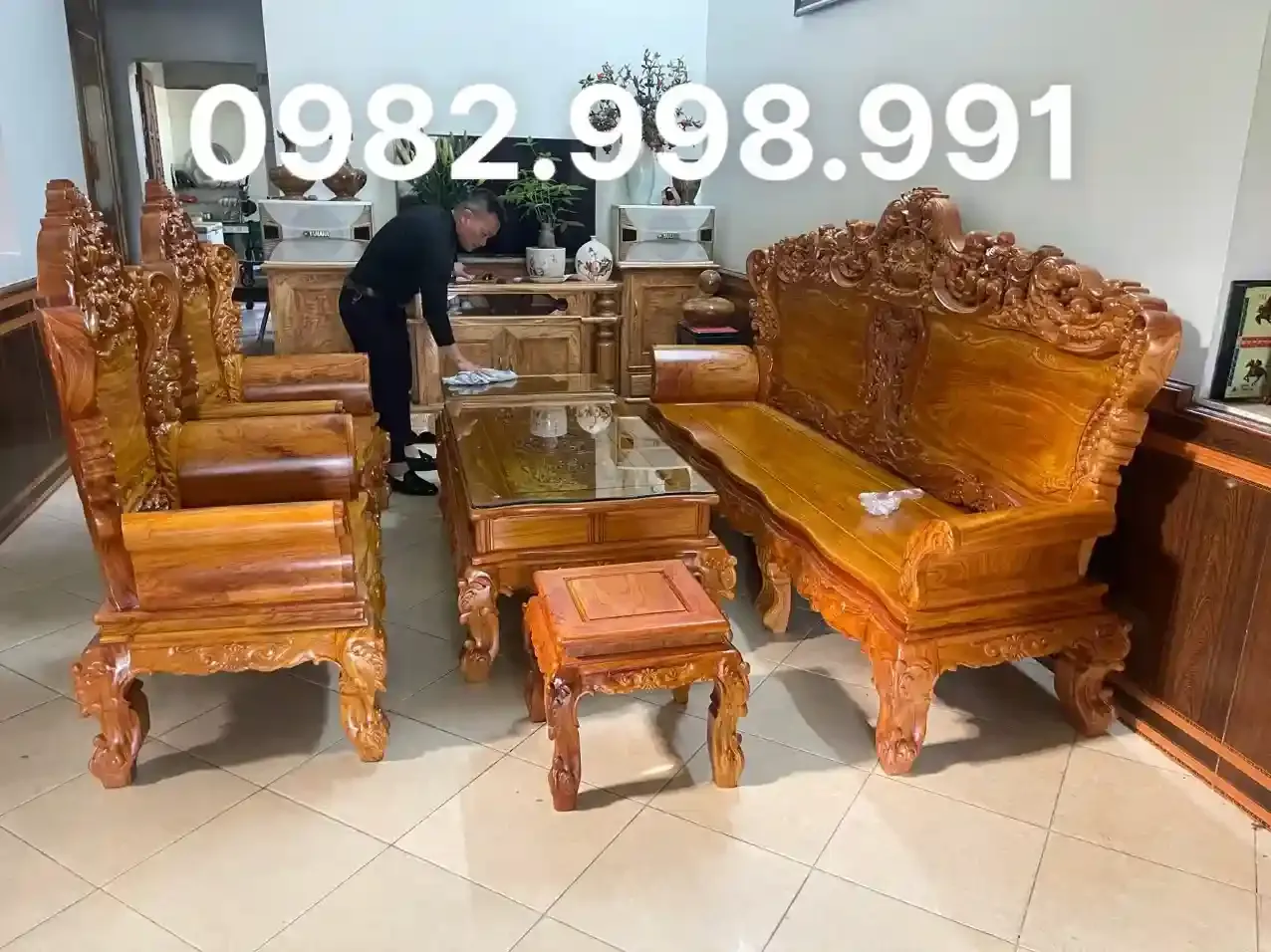 Bộ bàn ghế hoàng gia gỗ gõ sang trọng mang lại vẻ đẹp quyền quý cho căn nhà của bạn