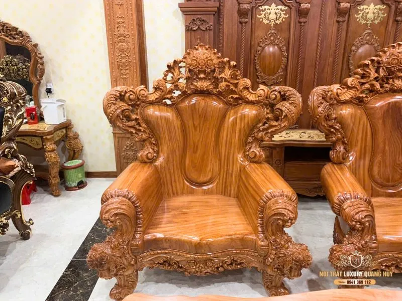 bộ bàn ghế hoa hồng kiểu cổ điển, một trong những mẫu bàn ghế gỗ đẹp nhất hiện nay