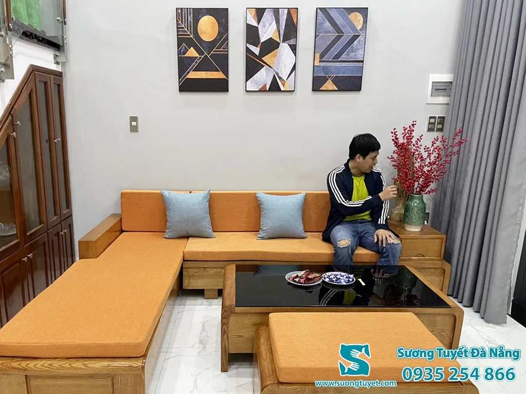 Đệm lót ghế gỗ giúp ta ngồi lâu không bị ê mông, mỏi lưng, đau cột sống, là công dụng chính của nệm.