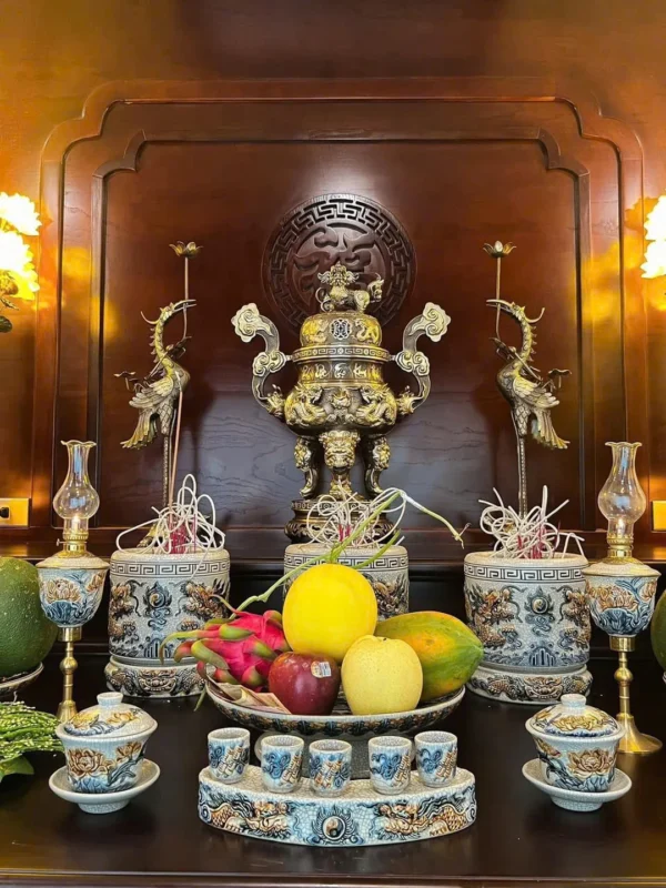 bộ đồ thờ bằng đồng trong cách bày bàn thờ gia tiên