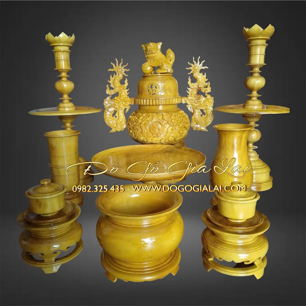 đồ thờ làm bằng gỗ mít mang lại vẻ đẹp sang trọng và sự ấm cúng cho không gian thờ