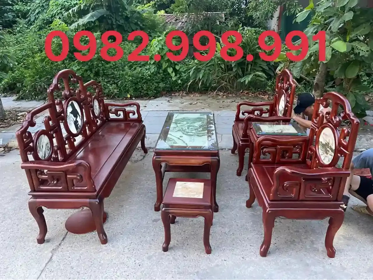 Bộ ghế móc mỏ gỗ hương Lào mang vẻ đẹp truyền thống đầy tinh tế và giá trị cao