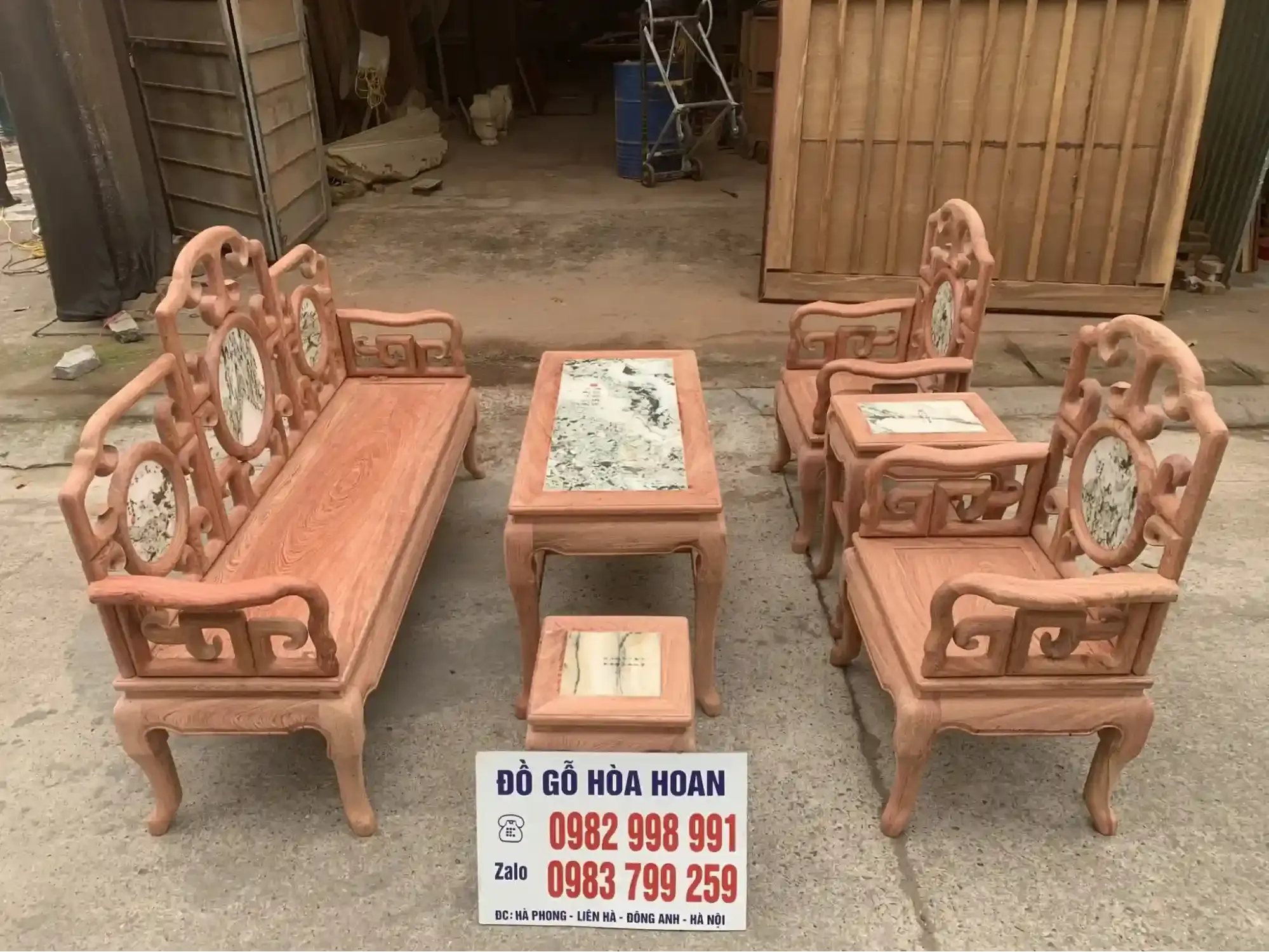 Bộ ghế móc mỏ gỗ hương với màu sắc tự nhiên và vân gỗ uốn lượn đầy quyến rũ